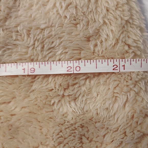 Fuzzy Fleece Vest - Picture 7 of 7